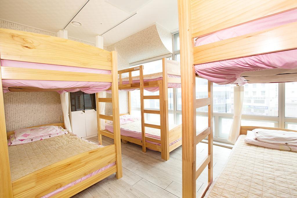 With Guesthouse Μπουσάν Δωμάτιο φωτογραφία